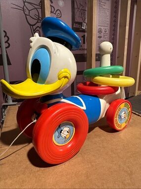 Vintage Donald Duck Ring Toss Pull Toy
